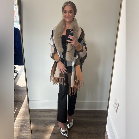 Rain + Rose Plaid Cape w/fur collar - Picture 2 of 2